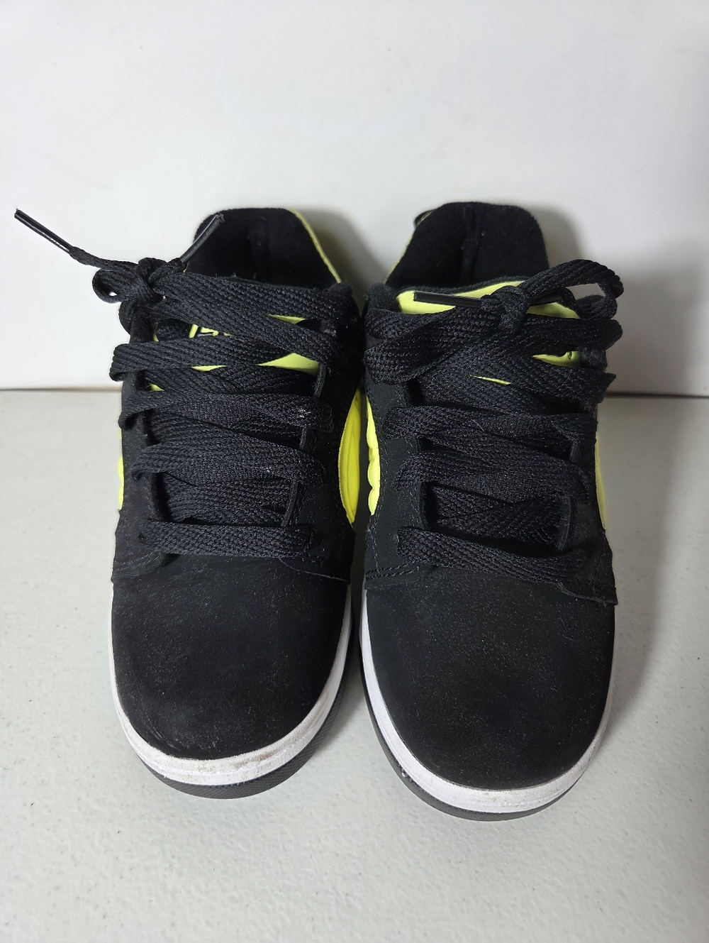 Heelys Voyager Glow in The Dark Shoes With Wheels Black Yellow Youth 1 Kids